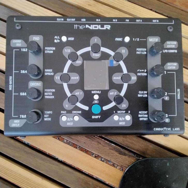 The NDLR Conductive Labs - Polyphonic MIDI Arpeggiator, Musique & Instruments, Synthétiseurs, Comme neuf, Autres nombres, Autres marques