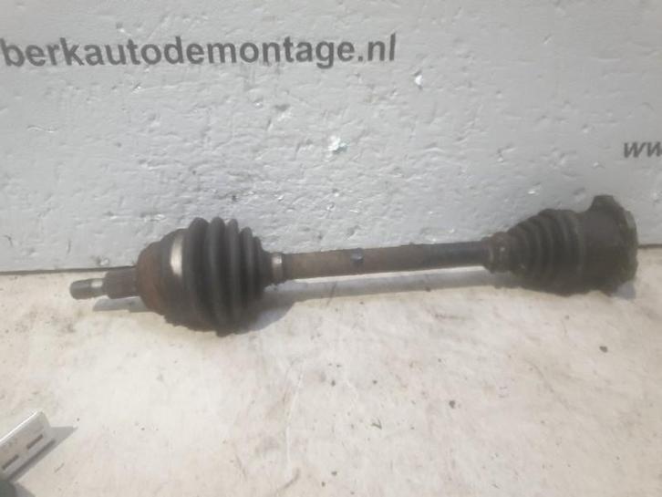 AANDRIJFAS LINKS Volkswagen Golf IV (1J1) (01-1997/06-2005), Auto-onderdelen, Remmen en Aandrijving, Volkswagen, Gebruikt
