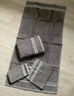 Clarysse 2 grote badhanddoeken & 2 grote gastendoekjes nieuw, Serviette, Enlèvement ou Envoi, Gris, Neuf