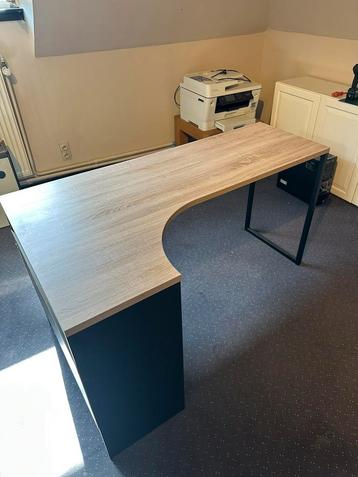 Bureau beschikbaar voor biedingen