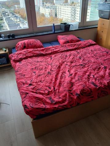 Houten 2 persoonsbed beschikbaar voor biedingen