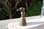 clochette de table, bronze signé, un chien lévrier, Enlèvement ou Envoi, Bronze
