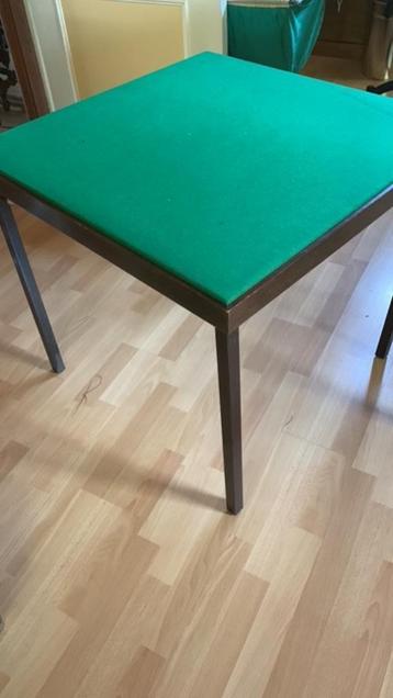 speel of kaarttafel beschikbaar voor biedingen