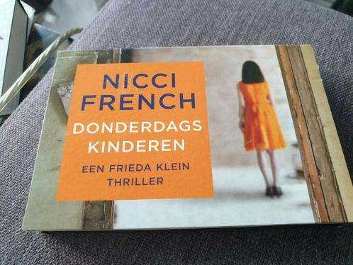 Nicci French - Donderdagskinderen DWARSLIGGER  299, Boeken, Thrillers, Zo goed als nieuw, Ophalen of Verzenden