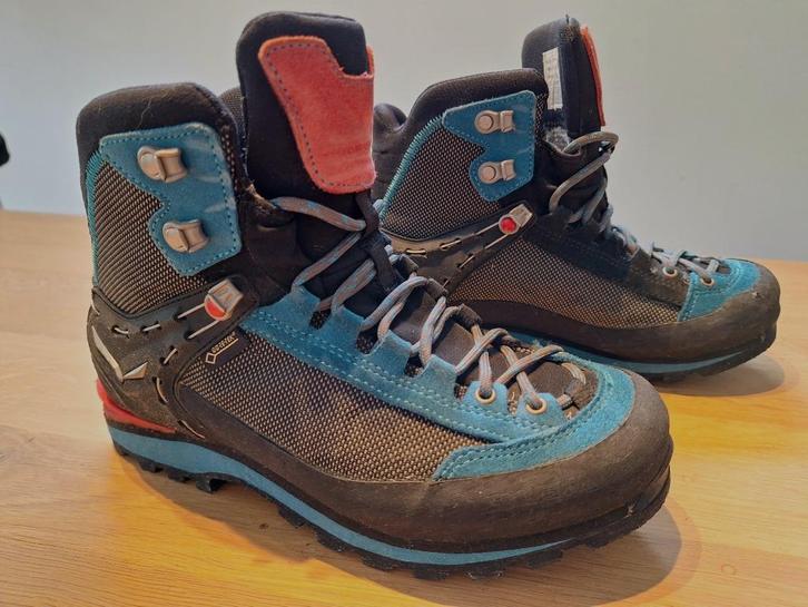 Salewa Ws Crow GTX Black/Hot Coral - Maat Eur 36 / UK 3,5, Sport en Fitness, Bergsport en Wandelen, Gebruikt, Schoenen, Ophalen of Verzenden