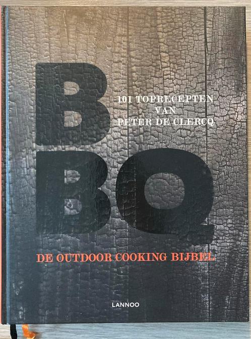 Peter De Clercq - BBQ de outdoor cooking bijbel, Boeken, Kookboeken, Zo goed als nieuw, Ophalen of Verzenden