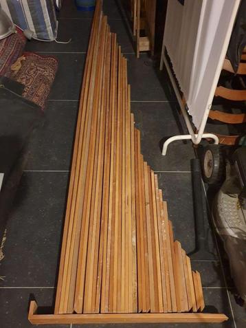 Set 37 houten plinten, hoogte 7,8cm totale lengte 49,71 m beschikbaar voor biedingen