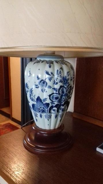 Verschillende antieke en design tafellampen beschikbaar voor biedingen