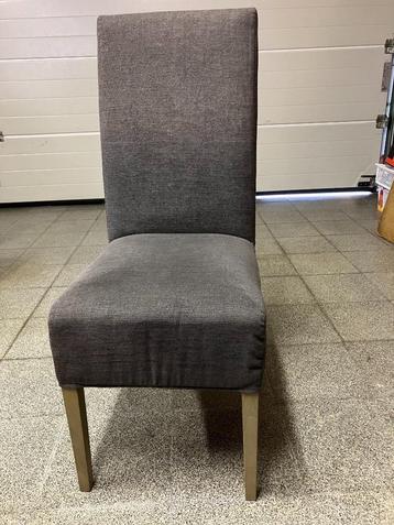 4 eetkamer stoelen  beschikbaar voor biedingen