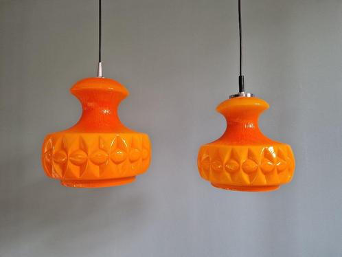 Space Age hanglamp in oranje opaline, Peill & Putzler, 1970, Antiek en Kunst, Antiek | Verlichting, Ophalen of Verzenden