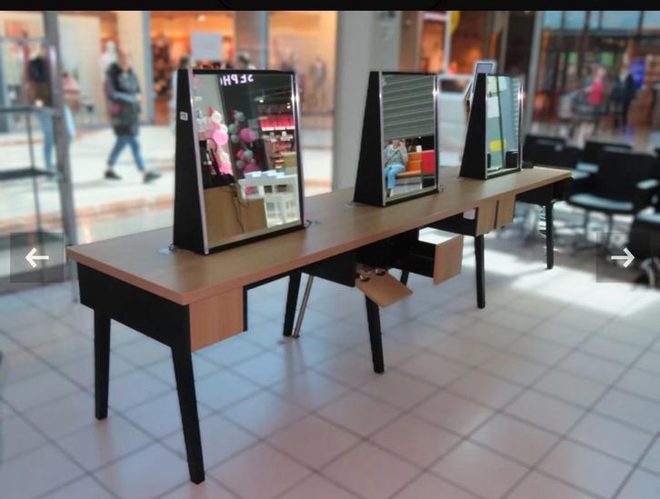Table salon de coiffure ou esthétique professionnel, Zakelijke goederen, Horeca | Meubilair en Inrichting, Ophalen