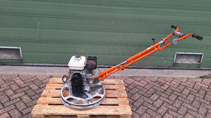 Beton vlinder-machine / vlakspaan / vloervlinder trilbalk, Bricolage & Construction, Outillage | Autres Machines, Utilisé, Enlèvement