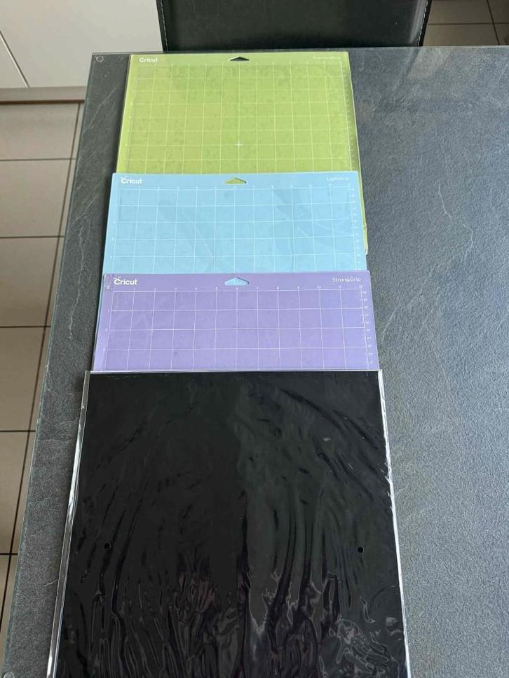 Cricut snijmatten (3 stuks), Hobby en Vrije tijd, Knutselen, Gebruikt, Materiaal, Ophalen