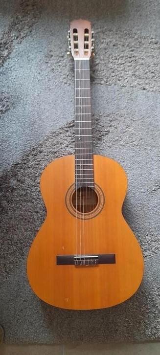 Concert guitar Aria 90 met lederen hoes. beschikbaar voor biedingen