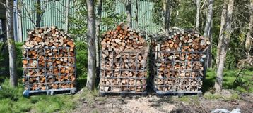 Droog brandhout beschikbaar voor biedingen