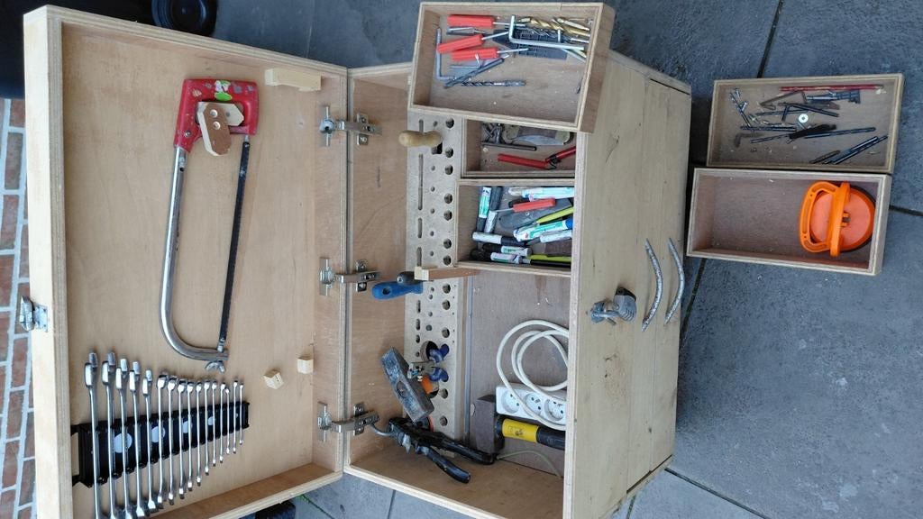 boîte à outils en bois robuste avec 2 tiroirs, Bricolage & Construction, Boîtes à outils, Utilisé, Enlèvement