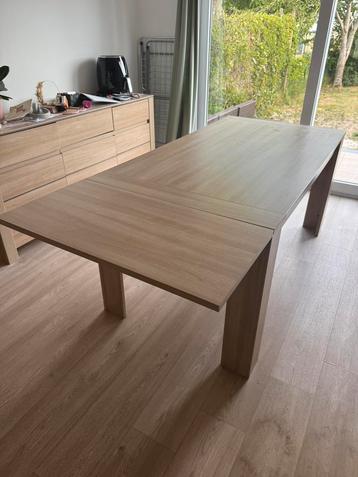 Prachtige eettafel beschikbaar voor biedingen