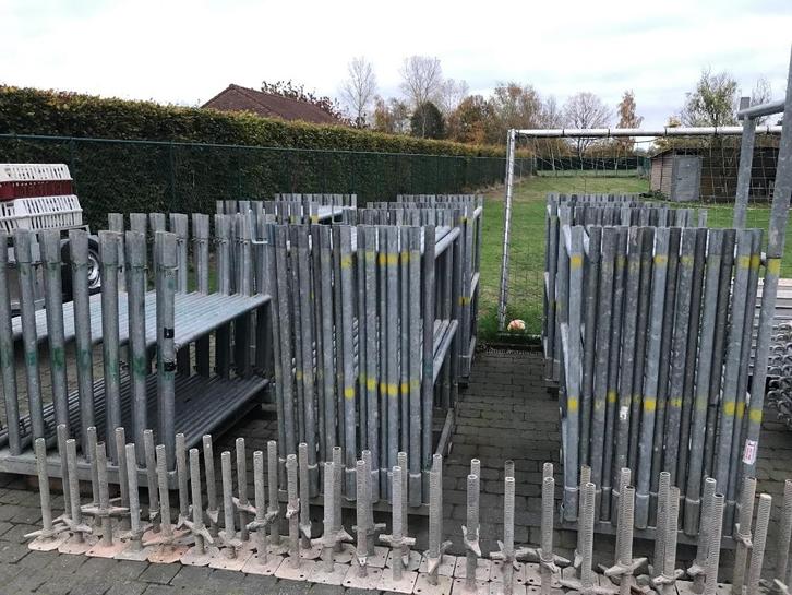 Stelling in perfecte staat met 80 ijzeren vloeren!, Doe-het-zelf en Bouw, Steigers, Zo goed als nieuw, Gevelsteiger, 5 meter of hoger