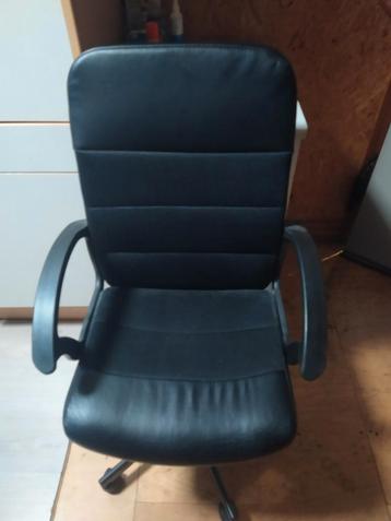 Bureaustoel beschikbaar voor biedingen