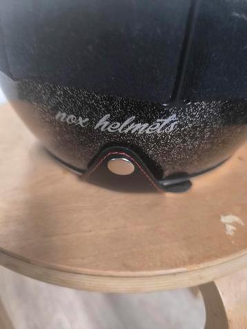 casque nox helmets couleur gris paillettes servie une fois.