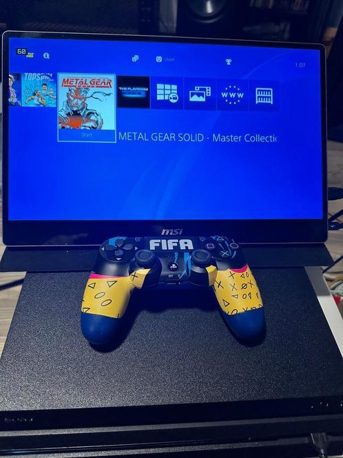 PS4 pro + 2 controllers  FW11, Games en Spelcomputers, Spelcomputers | Sony PlayStation 4, Zo goed als nieuw, Pro, 1 TB, Met 2 controllers