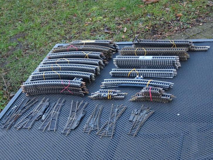 Grand lot de plus de 125 rails et commutateurs, Hobby & Loisirs créatifs, Trains miniatures | HO, Utilisé, Rails, Autres marques