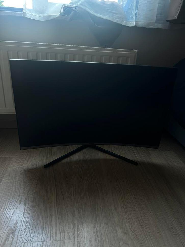 Écran Samsung 32” incurvé 4K U32R590CWU – parfait état, Computers en Software, Monitoren, Zo goed als nieuw, 61 t/m 100 Hz, DisplayPort