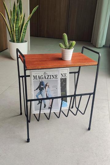 Vintage teakhouten magazinehouder / bijzettafel beschikbaar voor biedingen
