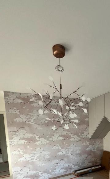 Suspension Design Moderne LED disponible aux enchères