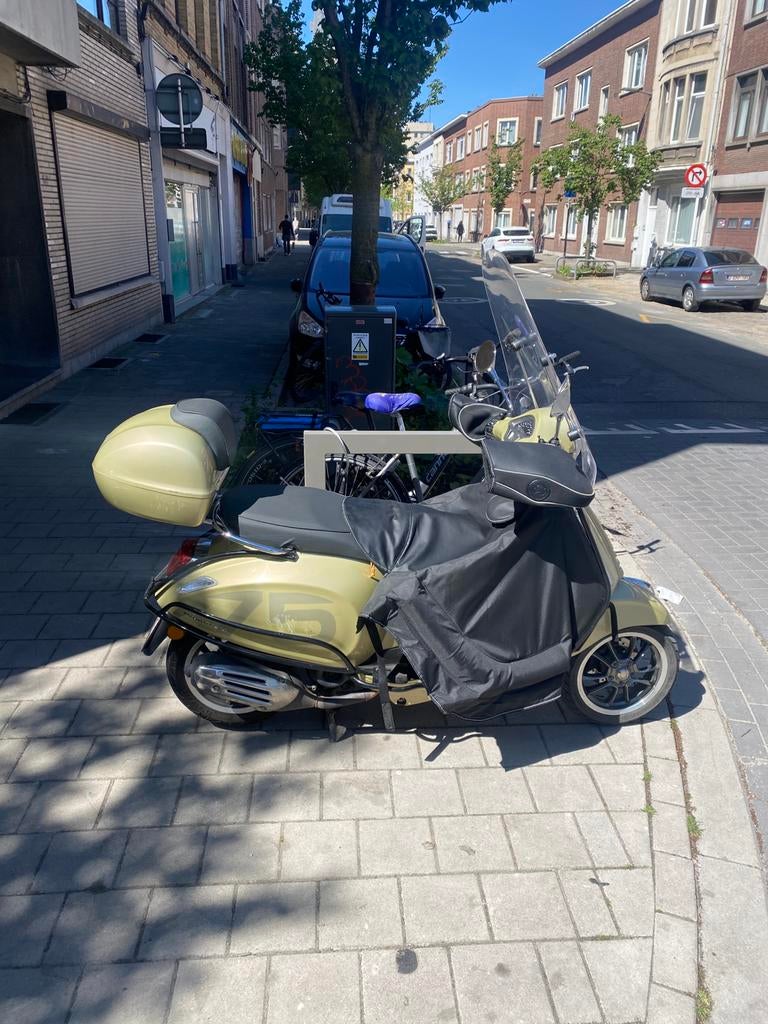 Vespa primavera 2022, Fietsen en Brommers, Scooters | Vespa, Ophalen, Zo goed als nieuw