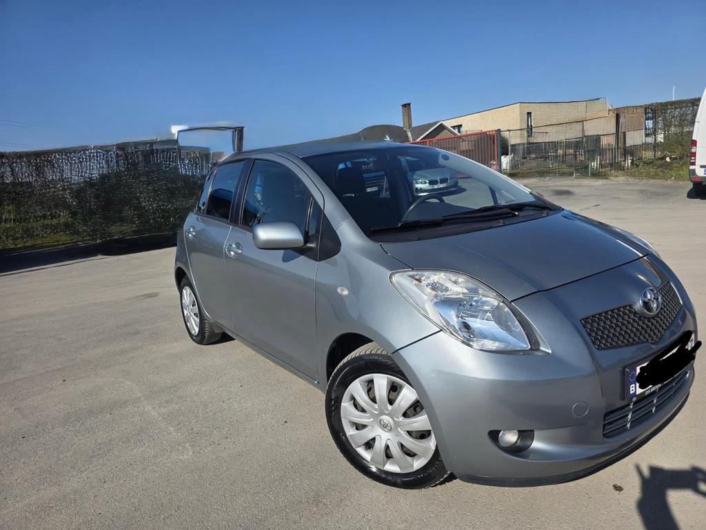 Toyota Yaris 1.3 essence Automatik, Autos, Argent ou Gris, Achat, USB, Carnet d'entretien