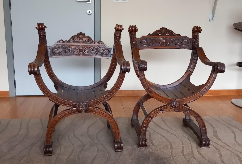 2 fauteuils Dagobert - noyer massif - Renaissance italienne, Antiquités & Art, Antiquités | Meubles | Chaises & Canapés, Enlèvement