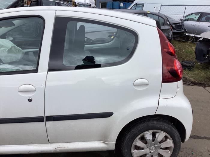 Portière 4portes arrière gauche d'un Peugeot 107 (KWD), Autos : Pièces & Accessoires, -, 3 mois de garantie, Utilisé, Porte