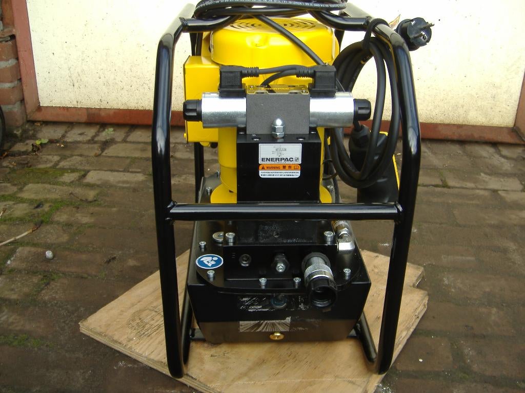 HYDRAULISCHE  GEREEDSCHAPPEN  ENERPAC, Ophalen, Nieuw