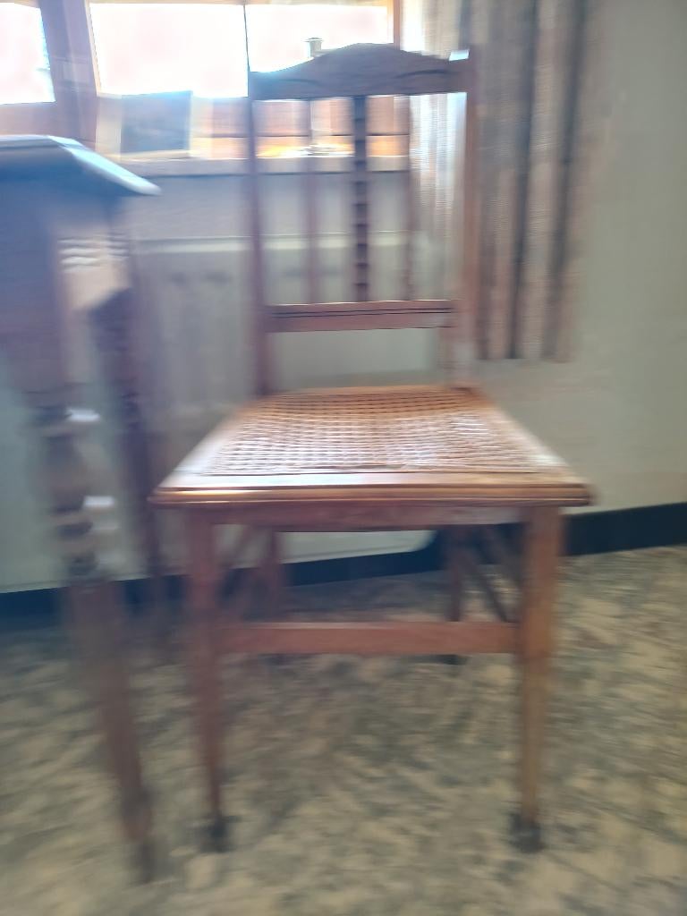 Chaises ancien chaise avec sièges en osier, prix 1 chaise 5€, Enlèvement