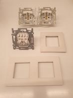 2x wandcontactdoos + 1x schakelaar + afdekplaatsjes Niko, Ophalen of Verzenden