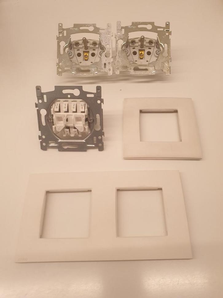 2x wandcontactdoos + 1x schakelaar + afdekplaatsjes Niko, Antiek en Kunst, Kunst | Schilderijen | Abstract, Ophalen of Verzenden