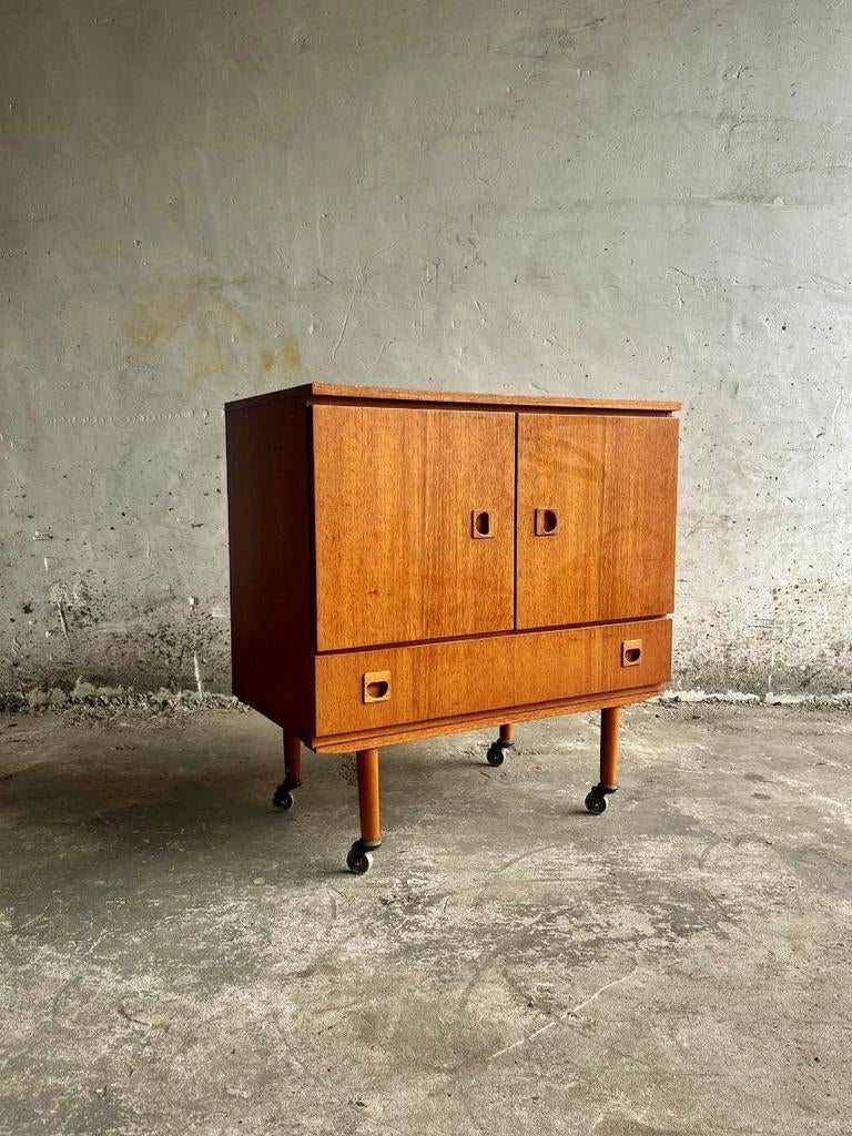 Vintage teakhouten dressoir, Ophalen