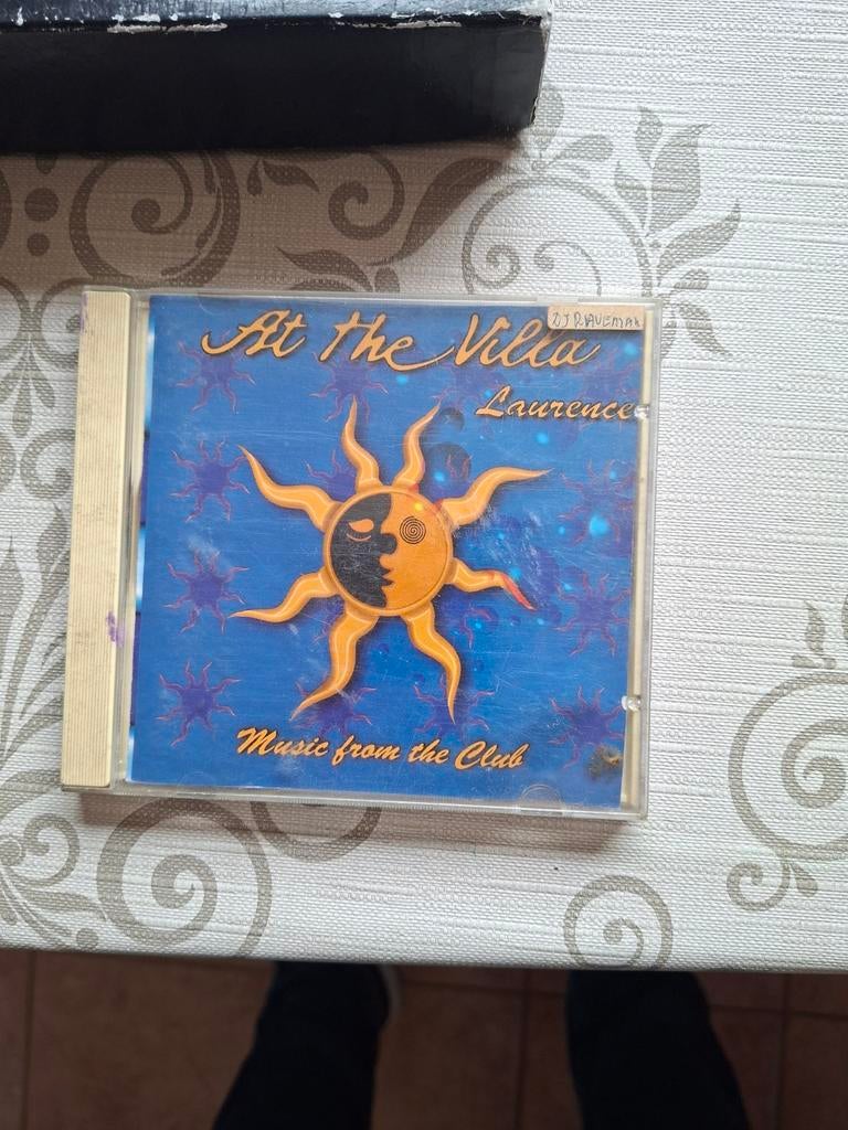 At the villa, Enlèvement ou Envoi