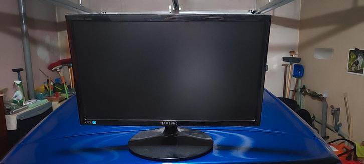 Écran Pc LED 22 pouces, Informatique & Logiciels, Moniteurs