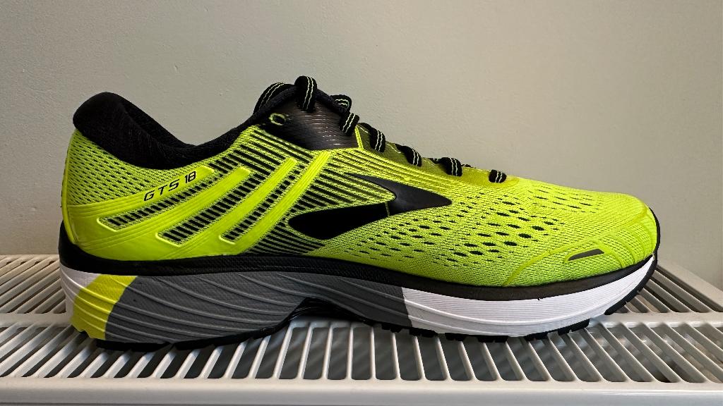 Brooks Adrenaline GTS 18 heren 42,5 fluogeel, Sports & Fitness, Course, Jogging & Athlétisme, Autres marques, Course à pied, Enlèvement ou Envoi