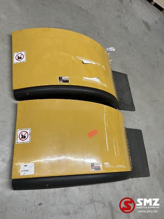 Frame fender Caterpillar