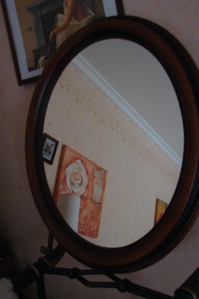 ovale spiegel met houten kader, Antiek en Kunst, Antiek | Spiegels, Ophalen, Ovaal, Minder dan 50 cm, Minder dan 100 cm
