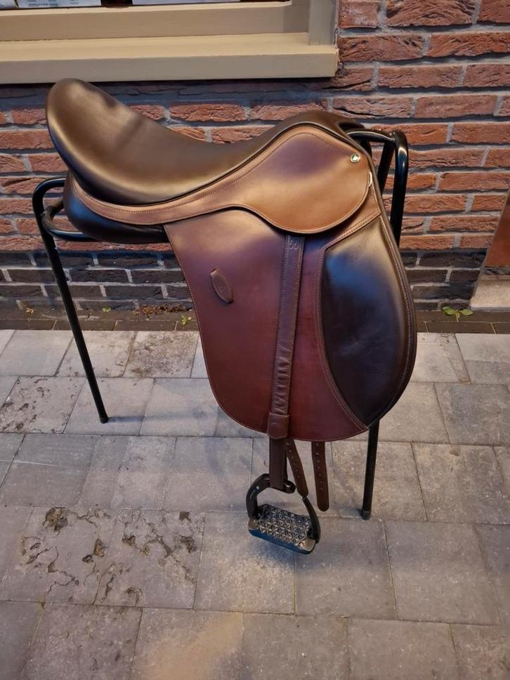 Veelzijdigheidszadel Arena 18 inch, Animaux & Accessoires, Chevaux & Poneys | Selles, Enlèvement