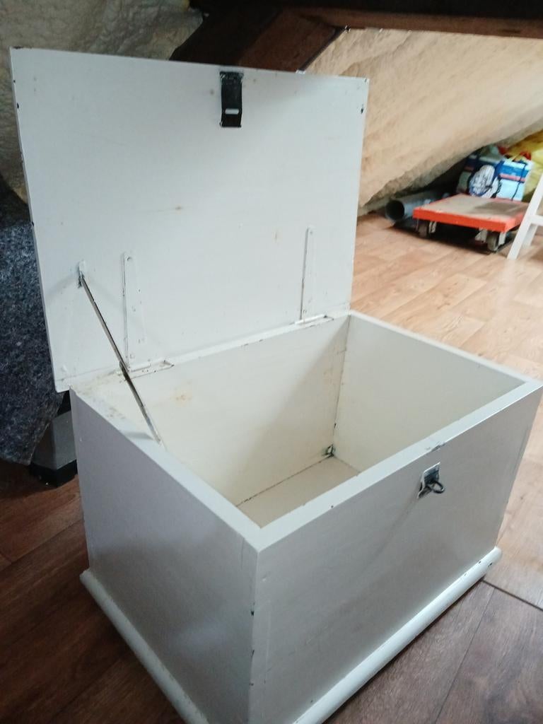 Coffre en bois, Ophalen