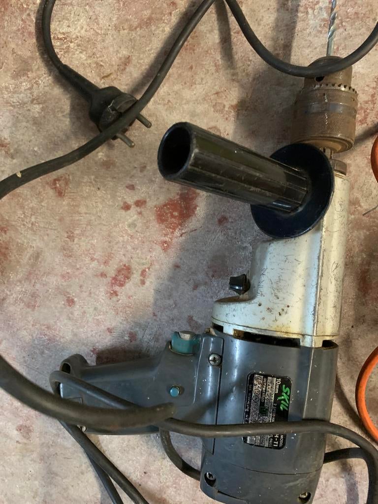 2 forets en état de marche, Enlèvement, Perceuse