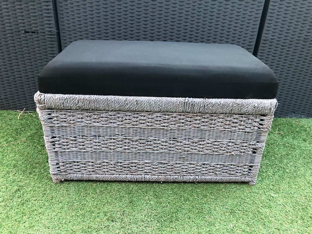 Rieten zitbank en opbergkist met kussen, Huis en Inrichting, Ophalen, Zo goed als nieuw