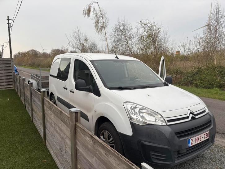 Berlingo, Autos, Camionnettes & Utilitaires, Particulier, ABS, Airbags, Air conditionné, Apple Carplay, Bluetooth, Cruise Control