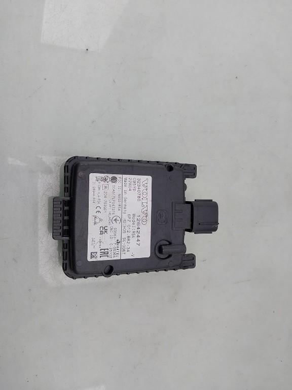 DÉTECTEUR D'ANGLE MORT Volvo XC40 (XZ) (|32340780|), Info@volvocars.com, Volvo Car Germany GmbH, Siegburger Straße 229
50679  Köln, DE