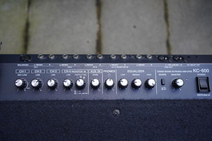 Roland KC600 Ampli, Musique & Instruments, Amplis | Clavier, Moniteur & Sono, Comme neuf, Ampli clavier, Moins de 500 watts, Enlèvement